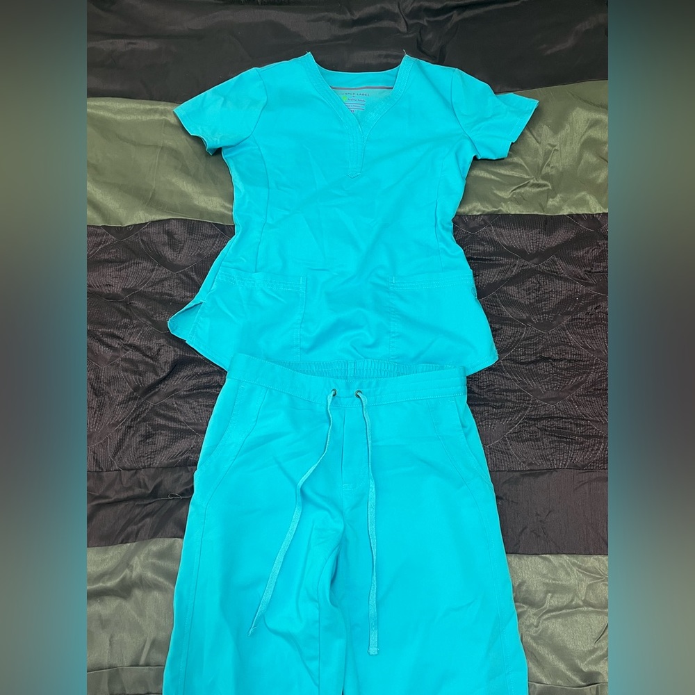 Women’s healing hands teal scrub set size XS